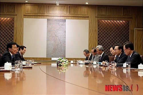 국회방문 명박.jpg