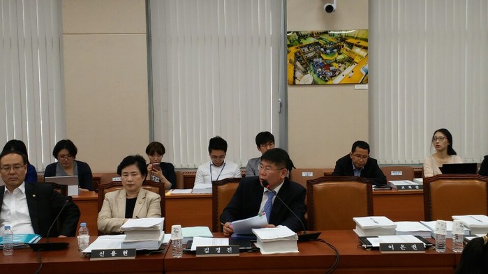 김경진 의원 상임위 질의사진.jpg