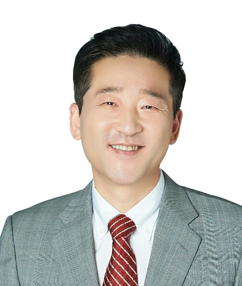 최명길 사진(5x7)_흰색배경.jpg