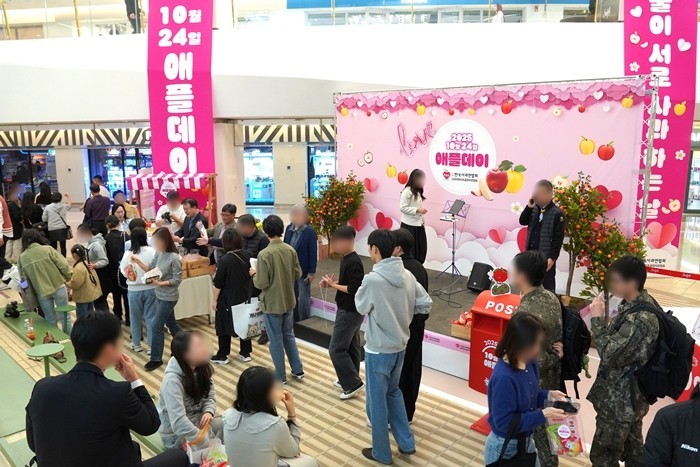 사과를 매개로 진심을 전하는 '...