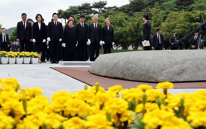 [포토]李대통령, 故 노무현 전 대통령 17주기 추도식서 '기득권 타파·개혁 완수' 천명