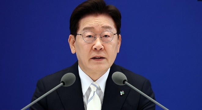 李 대통령, 취임 1주년 기자회견 [...