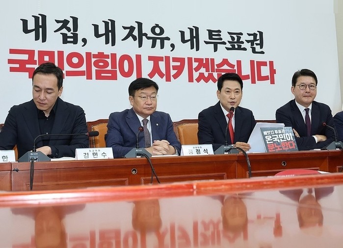 "지도부 총사퇴" ...