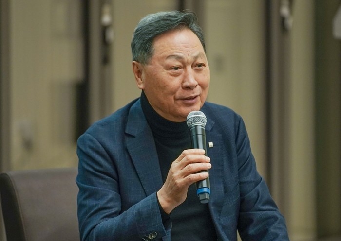 강태선 BYN블랙야크그룹 회장, '세상은 문밖에 있다' 출간 기념 북토크 성료