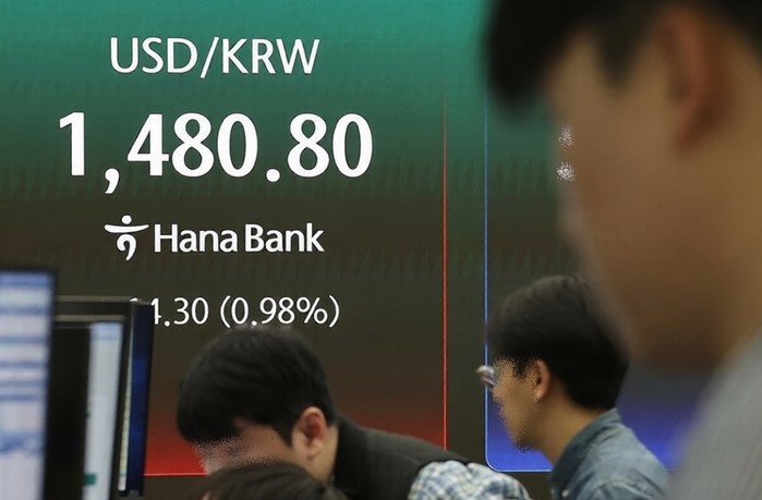 원/달러 환율, 국제 유가 급등에 1,490원대 기록…이틀 연속 올라