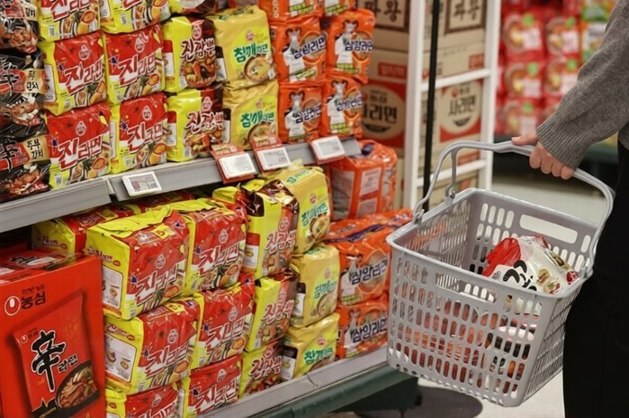 중동사태로 나프타 도입 차질 우려…식품업계, 포장재 재고 물량 1∼2개월 치에 불과