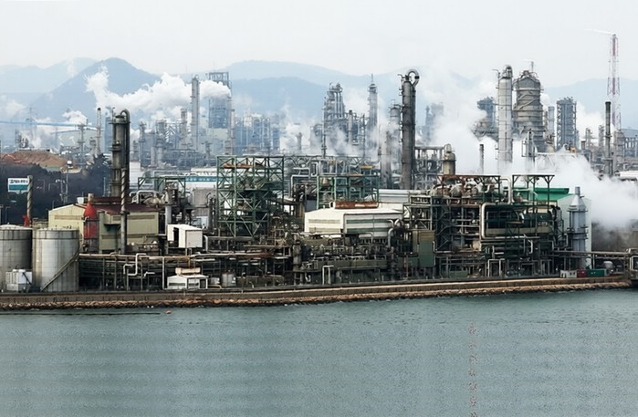 나프타 수급 비상…롯데케미칼 여수 생...