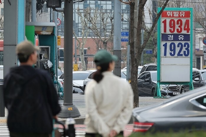 2차 최고가 시행 나흘째…휘발유 L당 1천873.1원, 경유 가격은 서울 평균 1천902.9원