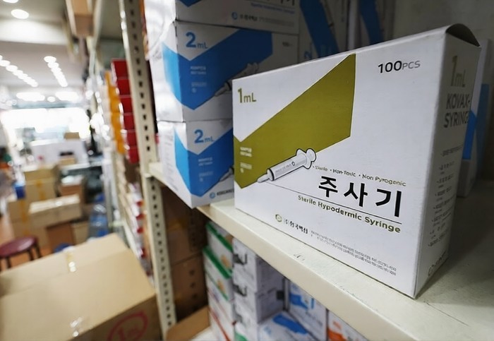 정부, 의료용 주사기·주사침 수급 차질에 대응…매점매석 금지 조치 시행