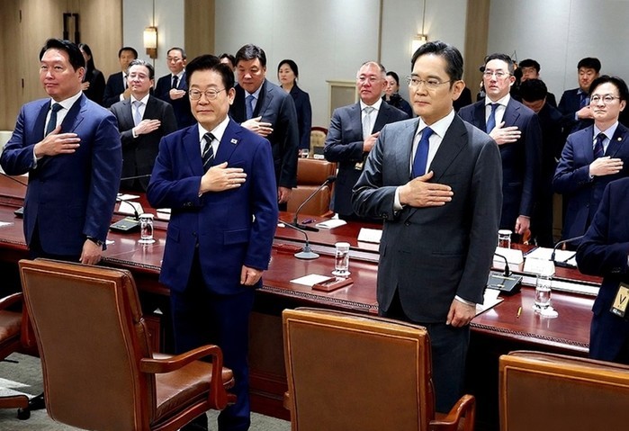 李대통령 인도·베트남 순방에 4대그룹 총수 등 200여 명의 경제사절단 동행