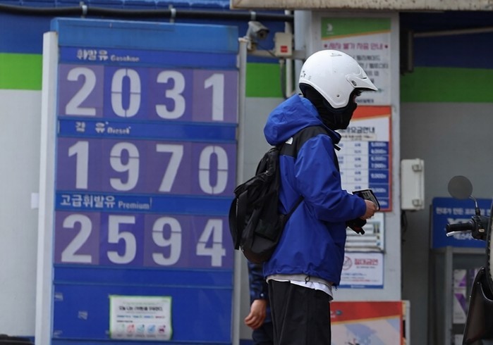 美-이란 간 종전 협상 앞두고 전국 주유소 휘발유 평균 거래가 L당 2천원 기록