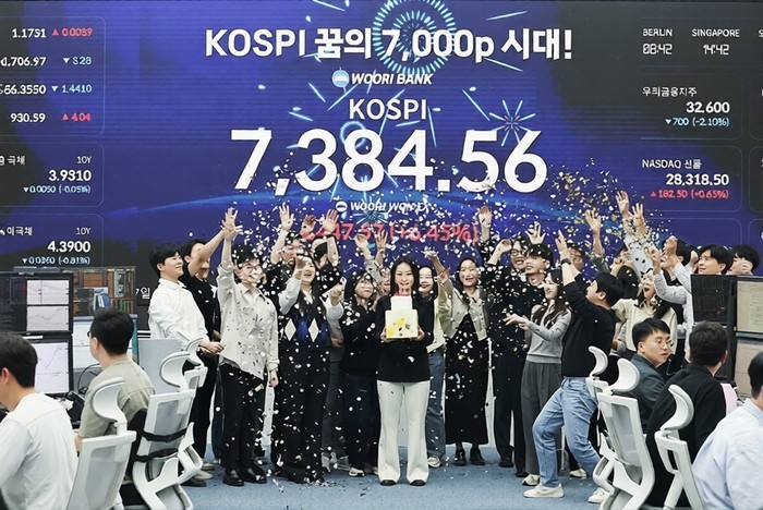 코스피, '꿈의 7,000' 시대 개막… 반도체발(發) 외국인 '강한 매수세'에 역대급 랠리