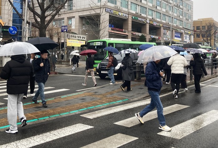 화요일, 전국 흐리고 비…남부지방 최대 150mm 이상 '집중호우'