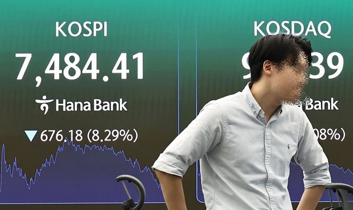 '블랙 먼데이' 코스피 8,000선 붕괴…양대 지수 서킷브레이커·사이드카 동시 발동