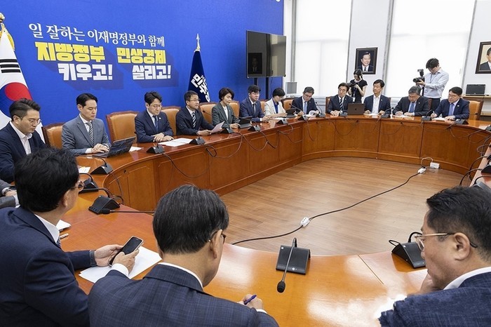 민주, 6·3 지선 '투표용지 대란' 맹폭…국조·특검 압박 속 '선관위 원포인트 개헌론' 부상