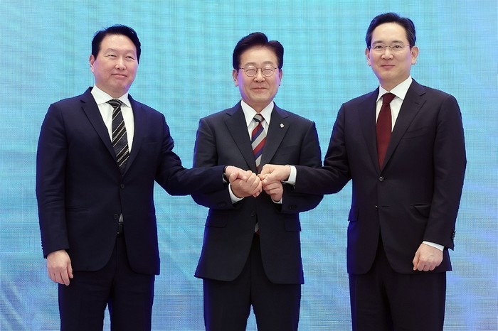 李대통령, 이재용·최태원에 90도 인사…"국가 영웅, 서남권 투자 100% 지원"