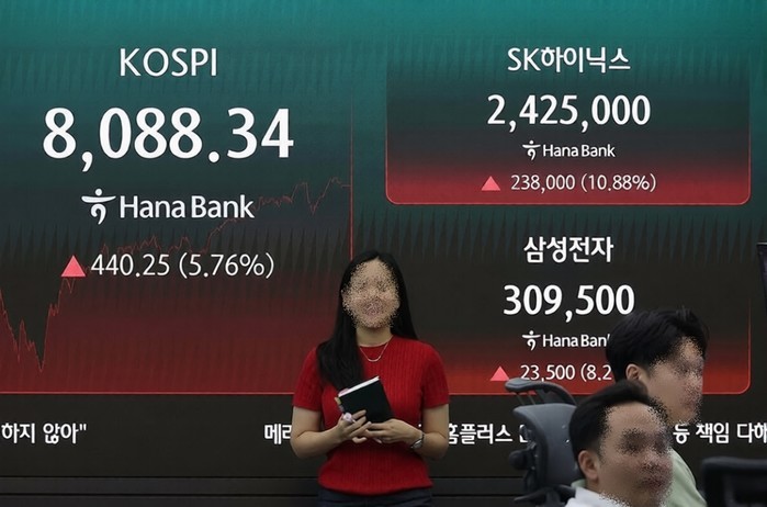 코스피, 대형 반도체주 급등에 8,000선 회복...롤러코스터 장세에 장중 변동폭 역대 2위