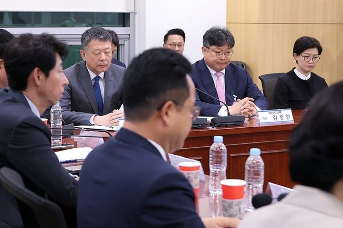 與 "홈플러스 파산 위기…M...