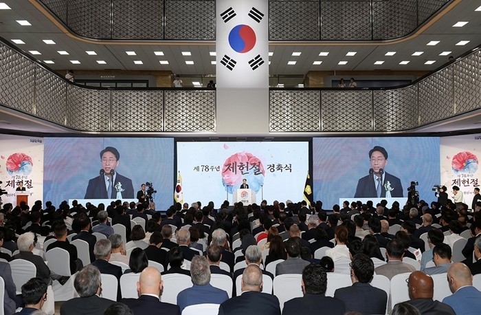 [포토] 국회, '국민주권, 헌법으로 열다' 주제로 제78주년 제헌절 경축식 개최