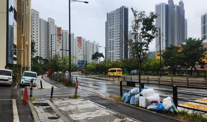 추석 연휴 토요일 전국 비 그치고 차차 맑아져…귀경길 해상 안전 주의