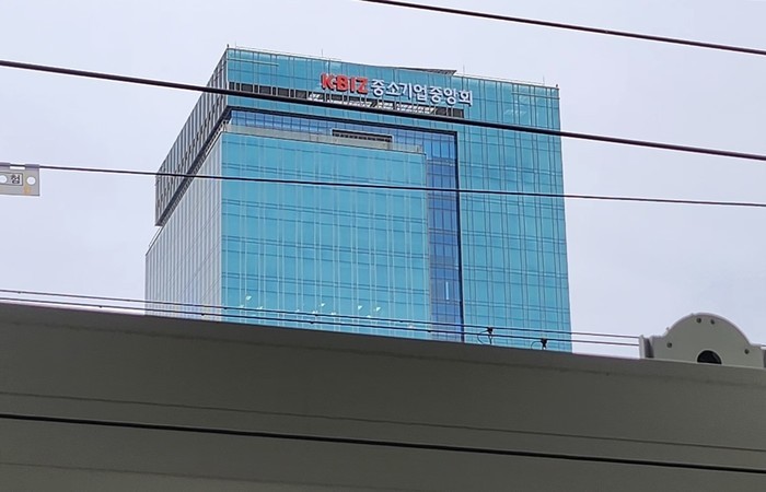 중소기업 10월 경기 전망, 석 달 만에 다시 '먹구름'… 서비스업 부진 탓